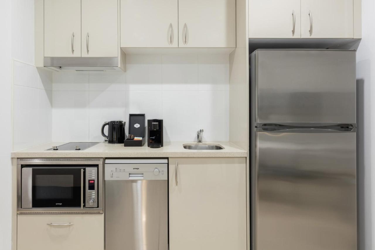Meriton Suites Pitt Street, Сідней Екстер'єр фото A typical kitchen in a student apartment