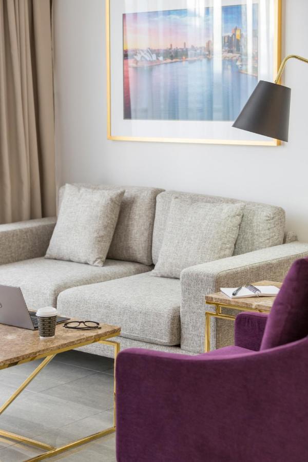 Meriton Suites Pitt Street, Сідней Екстер'єр фото A sofa