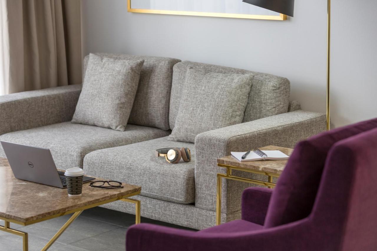 Meriton Suites Pitt Street, Сідней Екстер'єр фото A sofa
