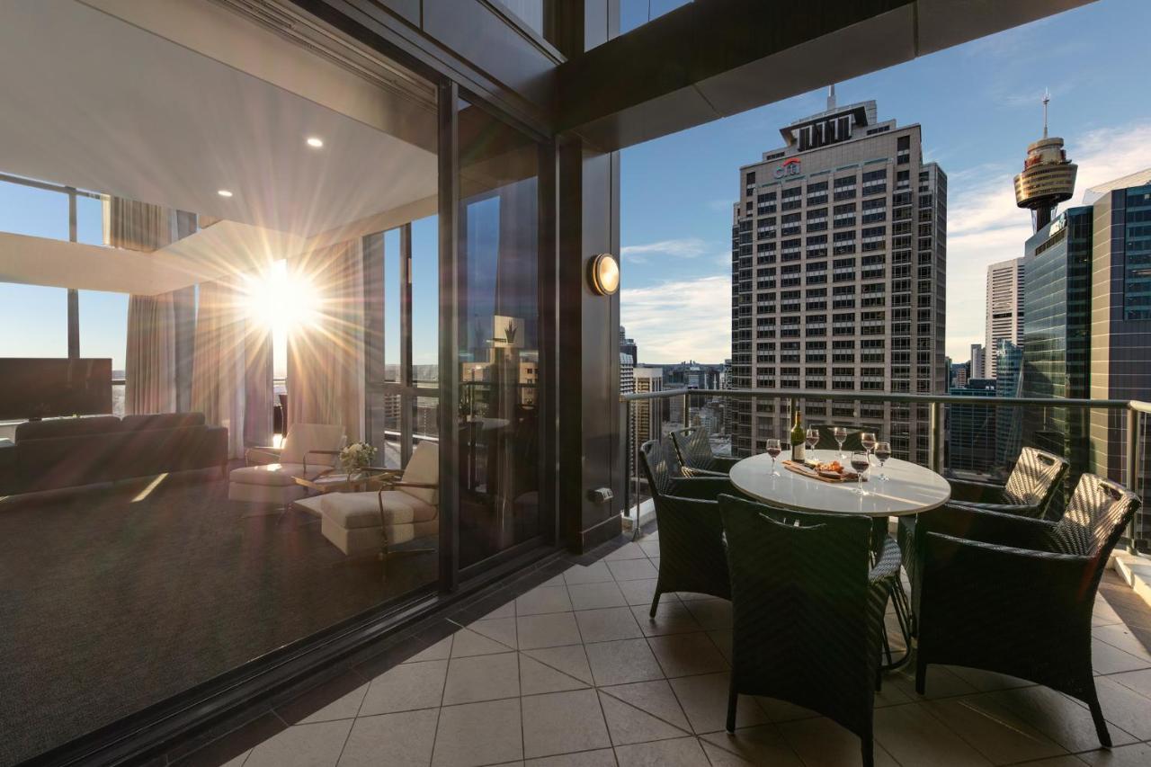 Meriton Suites Pitt Street, Сідней Екстер'єр фото The apartment's balcony