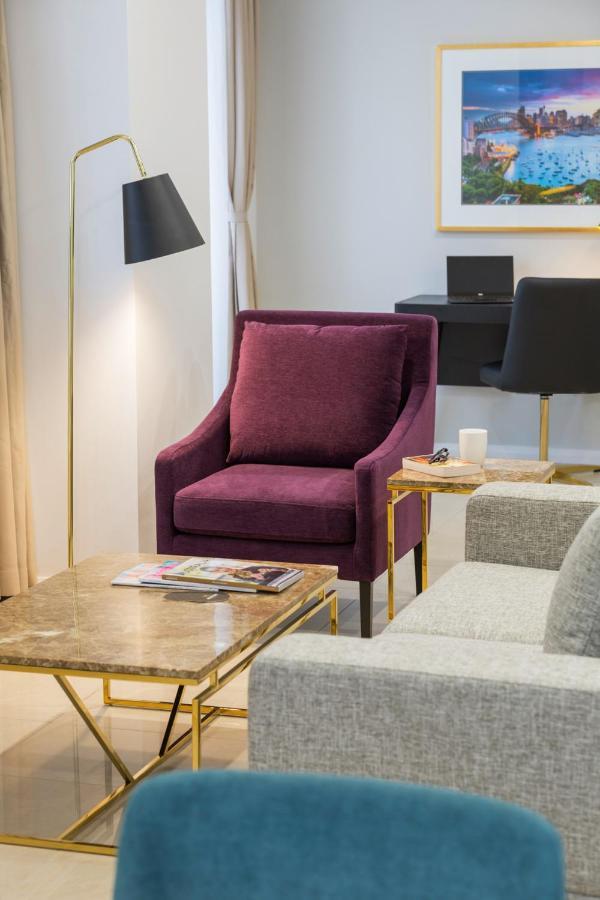Meriton Suites Pitt Street, Сідней Екстер'єр фото A chair